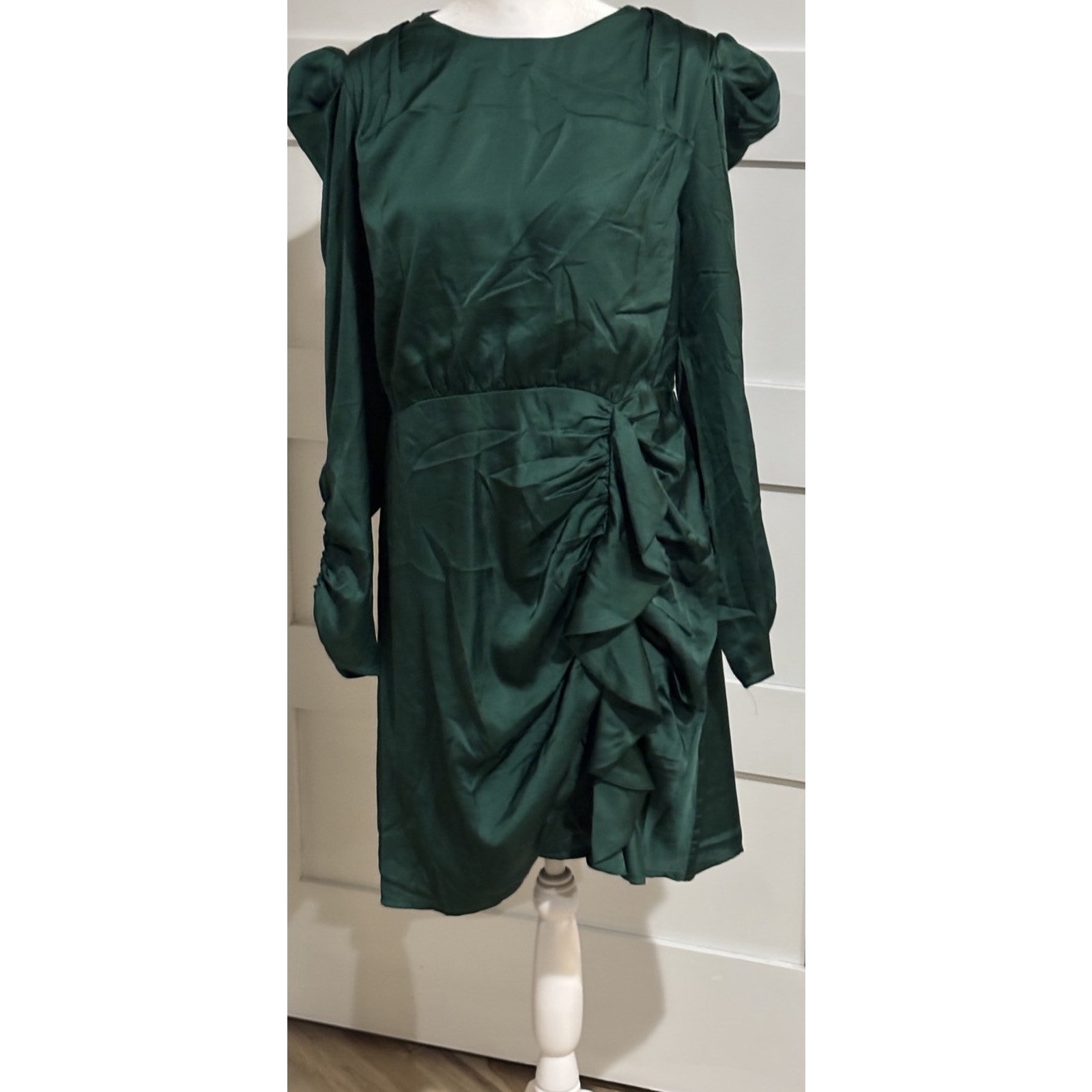 Astr Green Dress Size Xl Mini Sleeves W/Ruching,Ruffles Down Front Msrp$148